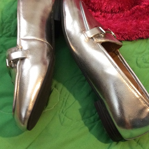 LaneBryant silver Loafers 8 wide - Picture 2 of 9